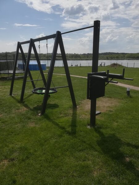 Dviejų vietų sūpynės ,skersinis prisitraukimams su lygiagretėmis