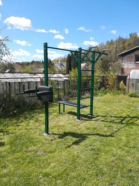 Sporto aikštelė A4 su suoliuku ir papildomais skersiniais