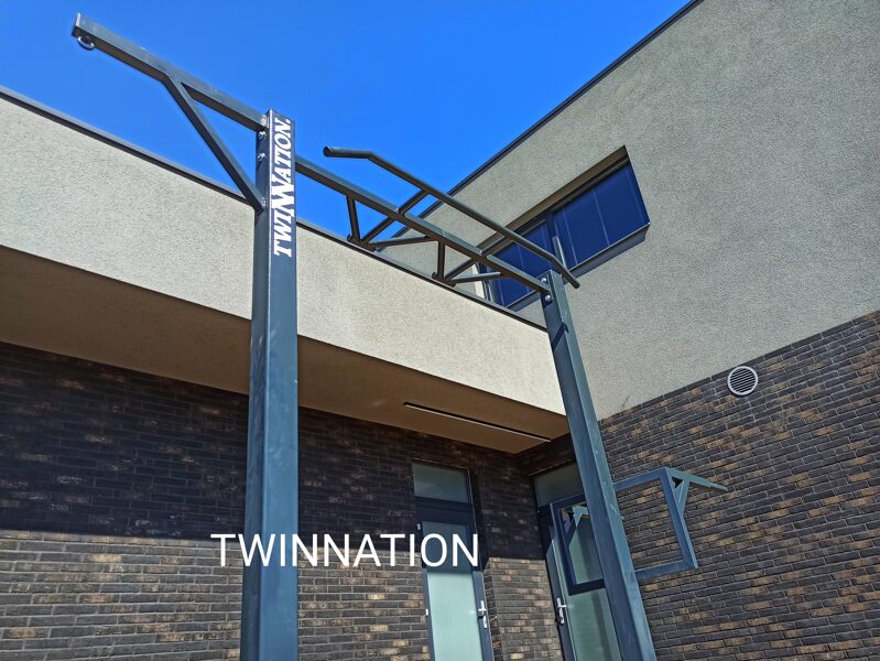 Multifunkcinis skersinis prisitraukimams su lygiagretėmis